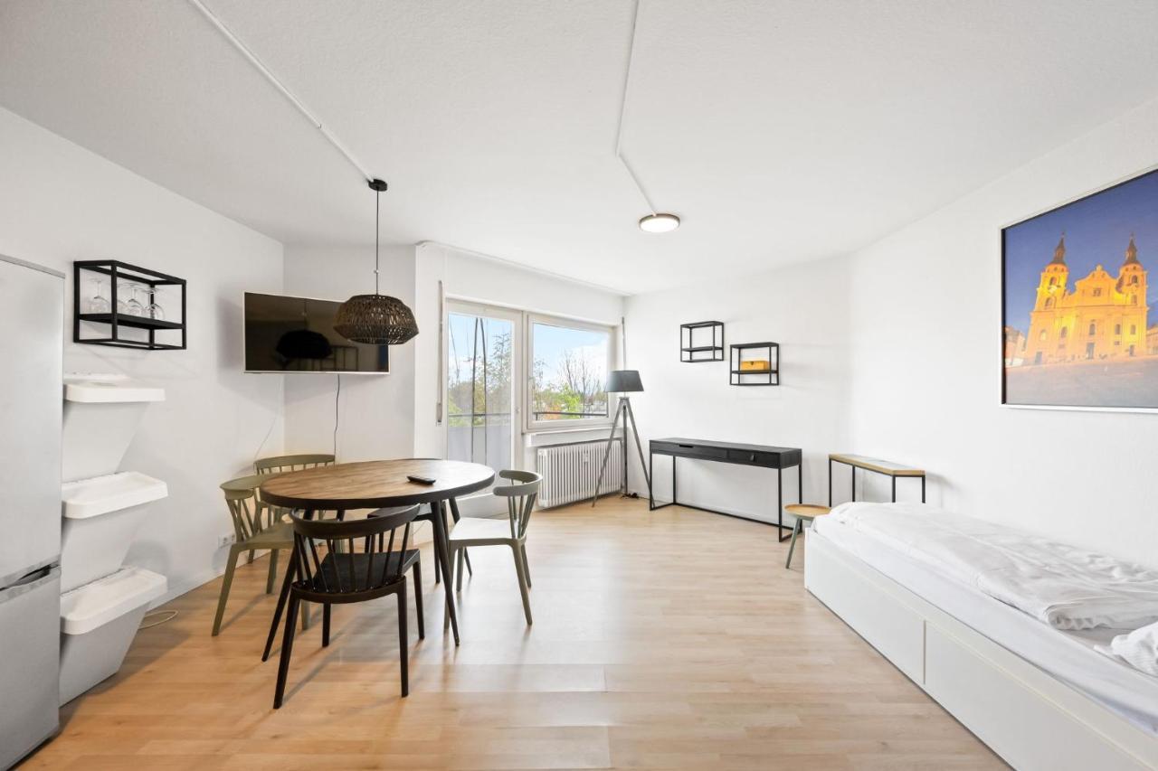 Sali Homes - Fewo Bluehendes Barock Ludwigsburg Esterno foto